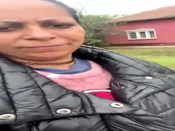 Wildfarmbabe  live sex cam