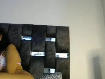 Yoyocastles  live sex cam