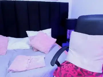 Loretta7  live sex cam