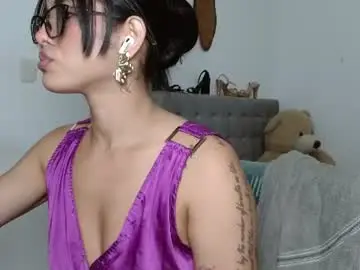 Sexy_lia_latina  live sex cam
