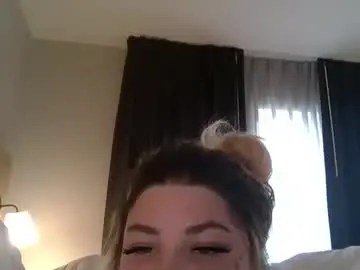 Skyethewettest  live sex cam