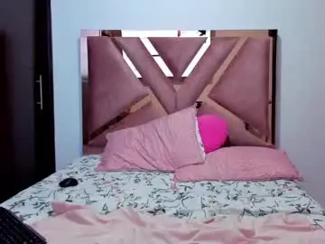 Thechicanextdoor  live sex cam