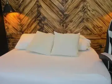 Urzuri_  live sex cam