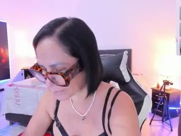 Emperatrizmilf  live sex cam