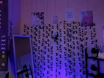 Lovelyy_julia  live sex cam