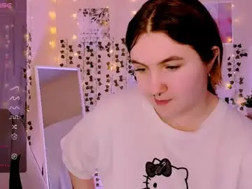 Lovelyy_julia  live sex cam