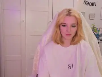 Lunatale  live sex cam