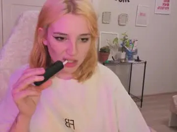 Lunatale  live sex cam