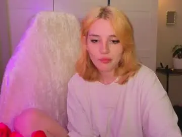 Lunatale  live sex cam