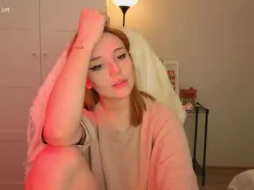 Lunatale  live sex cam