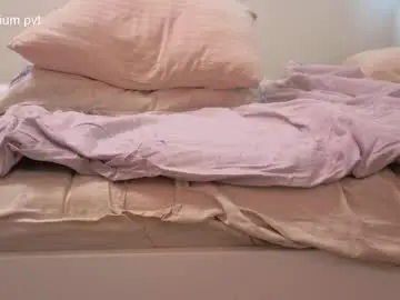 Lunatale  live sex cam