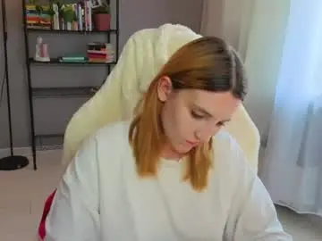 Lunatale  live sex cam