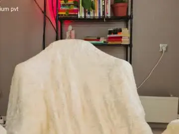 Lunatale  live sex cam