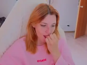 Lunatale  live sex cam