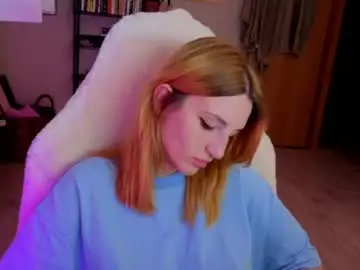 Lunatale  live sex cam