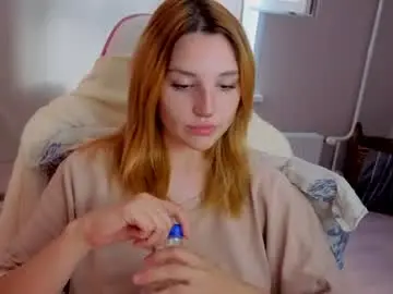 Lunatale  live sex cam
