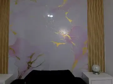 Paulinekosh  live sex cam
