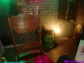 Shannyplays  live sex cam