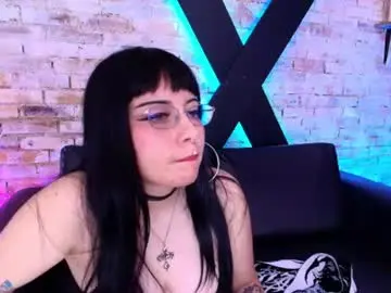 Badeyesss  live sex cam