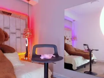 Foxxxypink  live sex cam