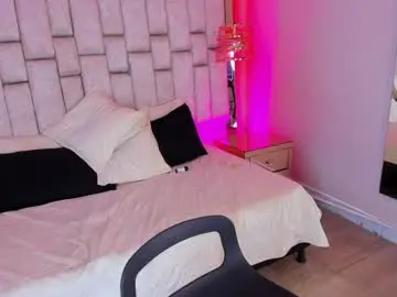 Foxxxypink  live sex cam