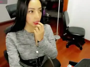 Kourtney_15  live sex cam