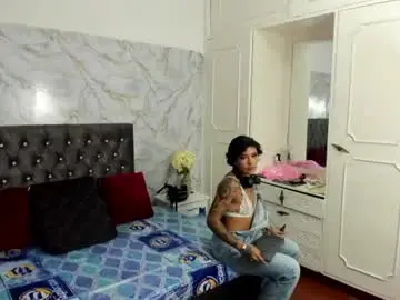Ladysquirtss  live sex cam