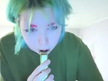 Littlekittenstar  live sex cam