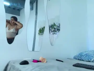 Maye_milf_co  live sex cam