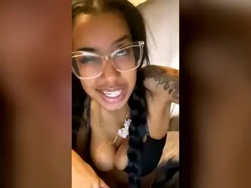 Urfantasylanaebony  live sex cam