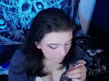 Mikaskullcs  live sex cam