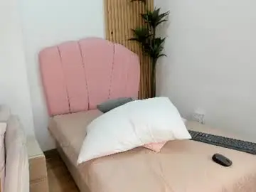 Chikibom28  live sex cam