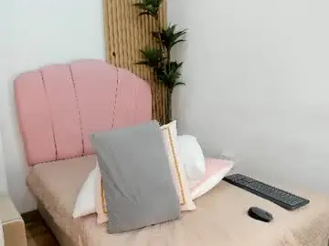 Chikibom28  live sex cam