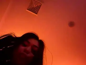 Sarahpoundtown  live sex cam