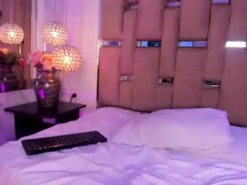 Curvysari  live sex cam