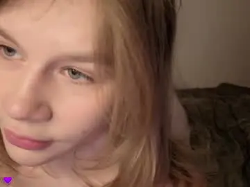 Glitchyangel  live sex cam