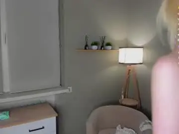 Goldenbambi  live sex cam