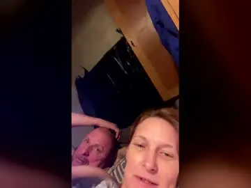 Iwantutomakeme  live sex cam