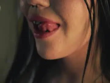 Silkyfin  live sex cam