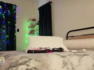 Cherrycreme  live sex cam