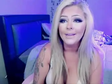 Iwantsumbody  live sex cam