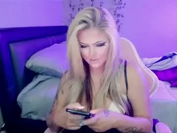 Iwantsumbody  live sex cam
