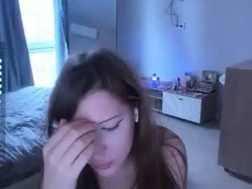 Lilpainsluts  live sex cam