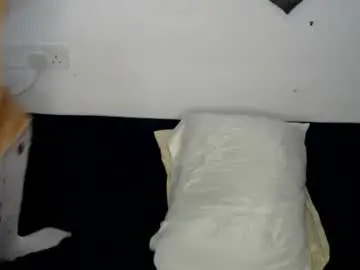 Naughtyy4u  live sex cam