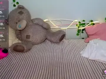 Prettyevie  live sex cam