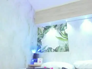 Melanieroux  live sex cam