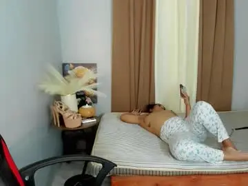 Rhea_xoxo  live sex cam