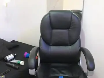 Cry_baby800  live sex cam