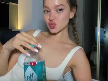 Honeybae3  live sex cam