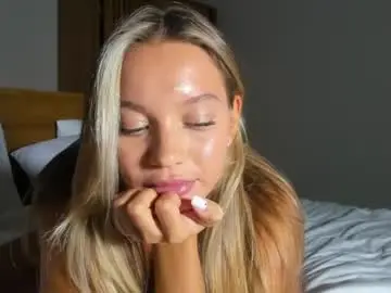 Honeybae3  live sex cam
